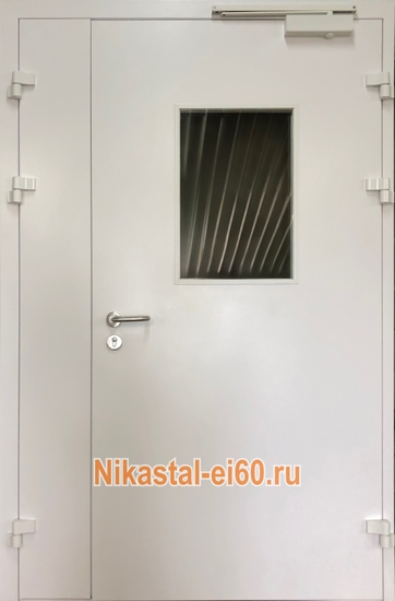 Полуторная противопожарная дверь ДПМ с остеклением ei-60 и двухсекционными петлями